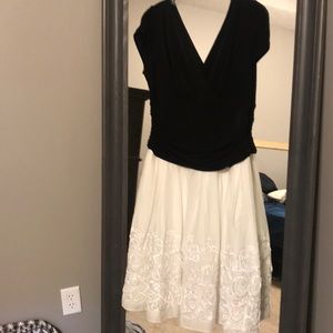 A-line/V-neck dress